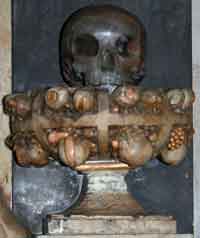 Fruit bowl with skull on fruit